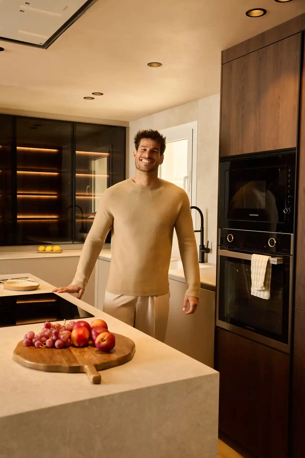 Una cocina abierta estilosa y elegante