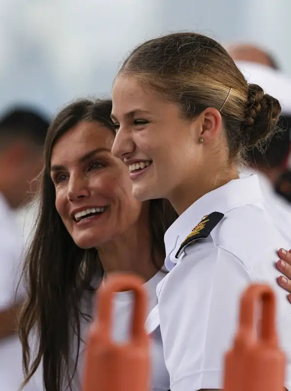 Pilar Eyre, experta en Casa Real: “Cuando la mayoría de las chicas están bailando o besándose con un muchacho, Leonor tiene que convivir con 76 desconocidos”