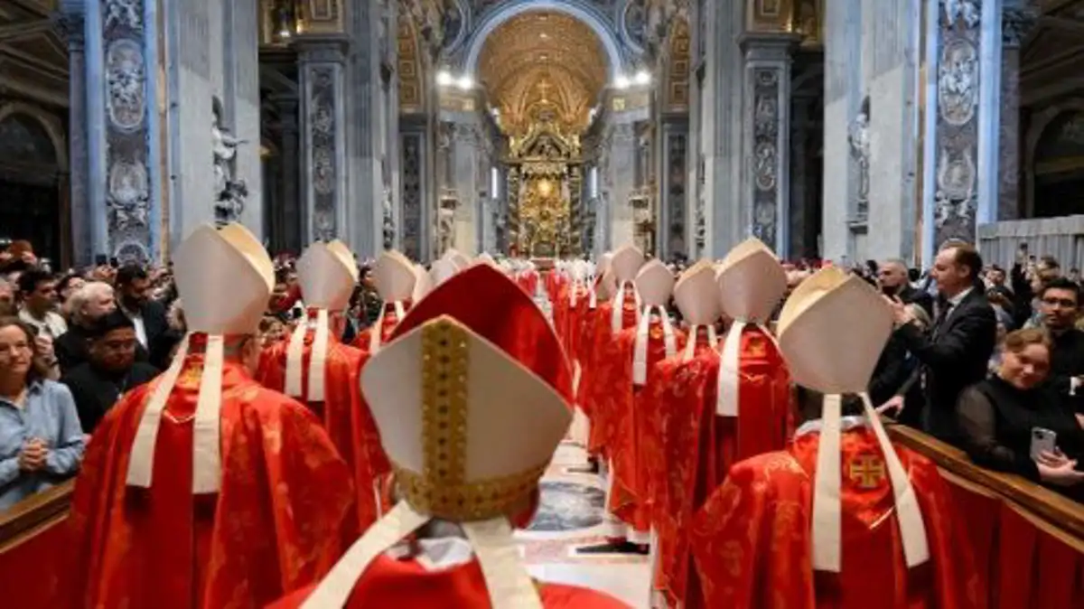 Cardenales en el Vaticano
