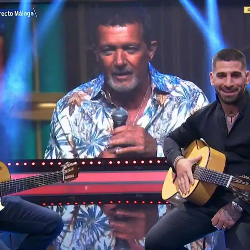Antonio Banderas se cuela en 'El Hormiguero' para dar una sorpresa a Ilia Topuria
