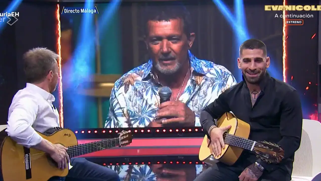 Antonio Banderas se cuela en 'El Hormiguero' para dar una sorpresa a Ilia Topuria