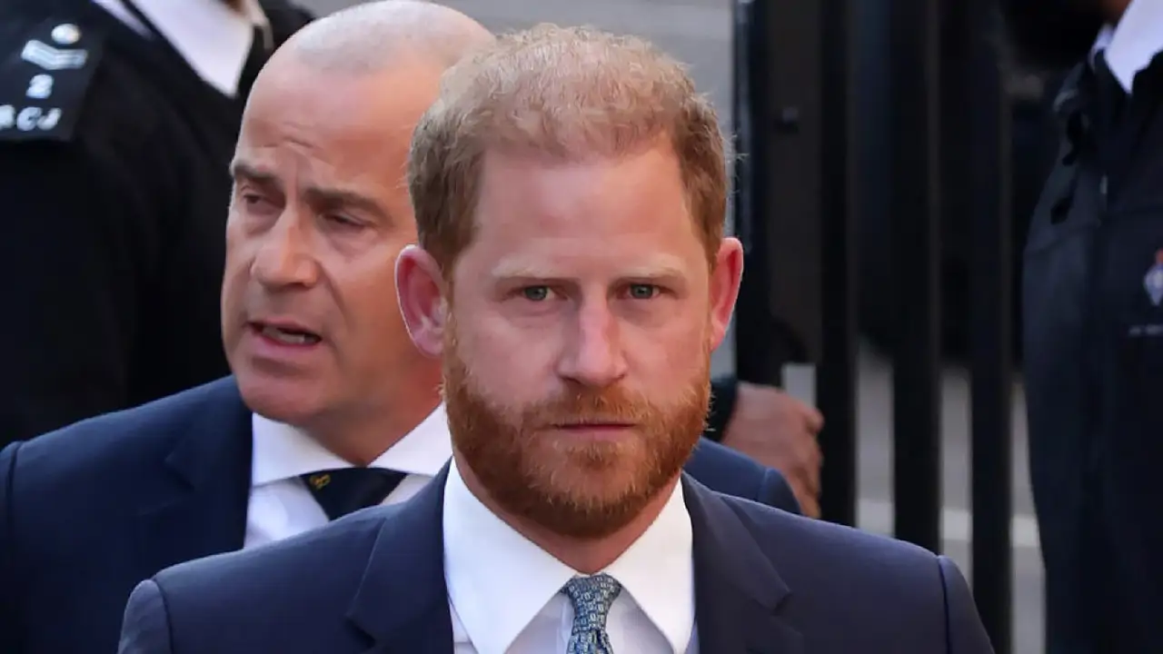 Una experta en lenguaje no verbal alerta sobre el príncipe Harry: "Que se parezca tanto a Diana es un hándicap para la familia real"