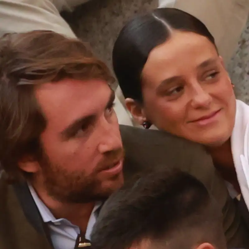 Las fotos del primer beso en público de Victoria Federica con su nuevo novio, Borja Moreno