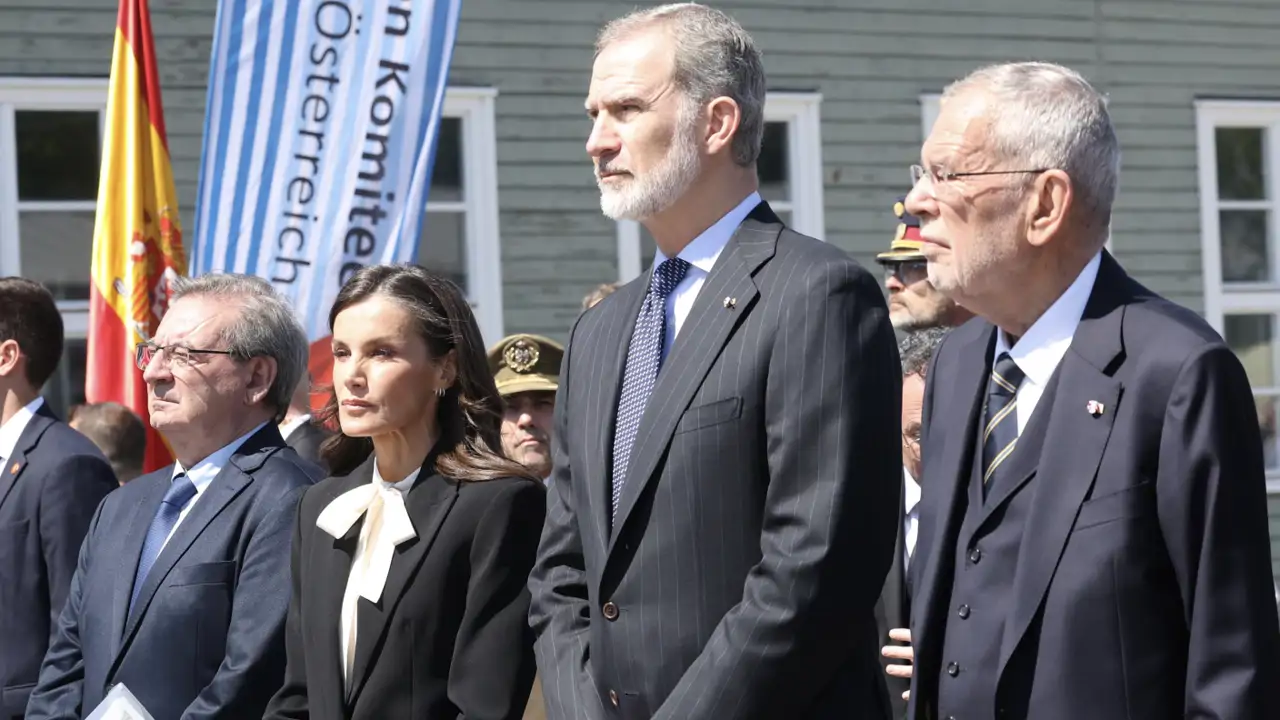 Los reyes Felipe y Letizia acuden al 80 aniversario de la liberación de Mauthausen: dolor y luto en Austria