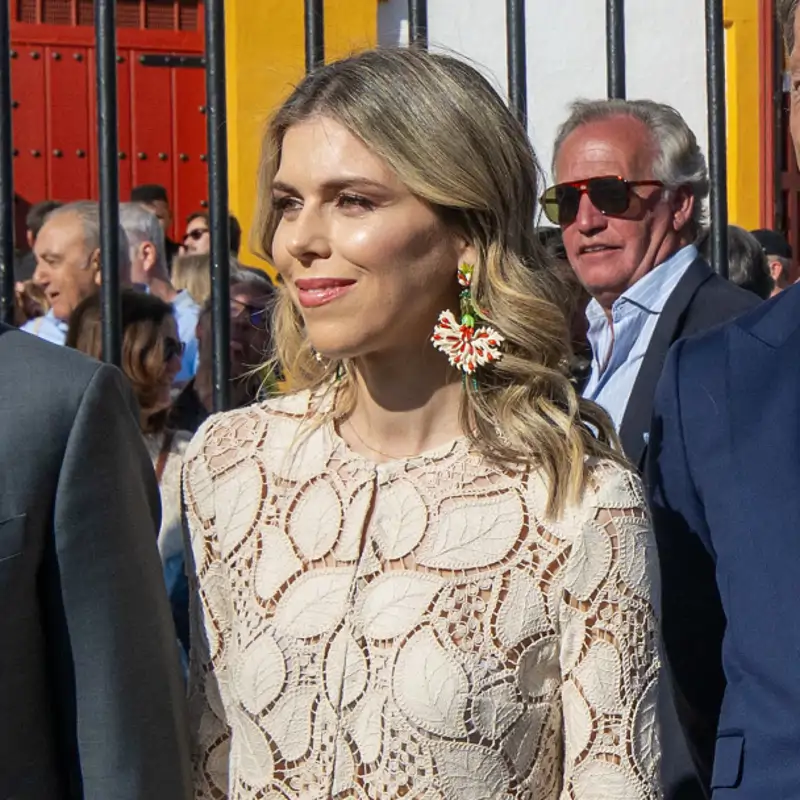 Manuela Villena sorprende con el conjunto de invitada de comunión +50 que más estiliza 