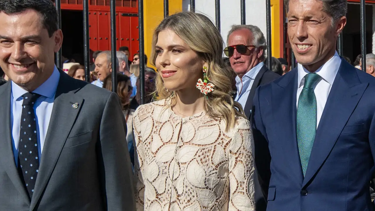 Manuela Villena sorprende con el conjunto de invitada de comunión +50 que más estiliza 