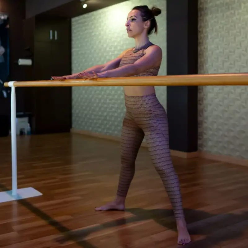 Vicky Fernández, entrenadora, sobre hacer barre a los 50: "Es perfecto para combatir la pérdida de masa muscular, el aumento de grasa y los desajustes hormonales; también estiliza"