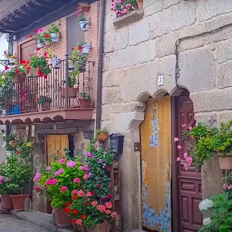 El precioso pueblo de Disney está en Ávila: a solo una hora y media de Madrid y perfecto para una escapada de verano 
