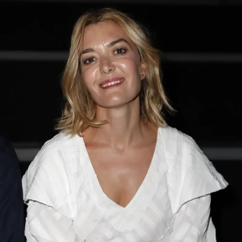 Recién llegadas a Zara: 3 faldas midi estampadas y con vuelo que hacen tipazo y no pueden quedar más ideales con alpargatas
