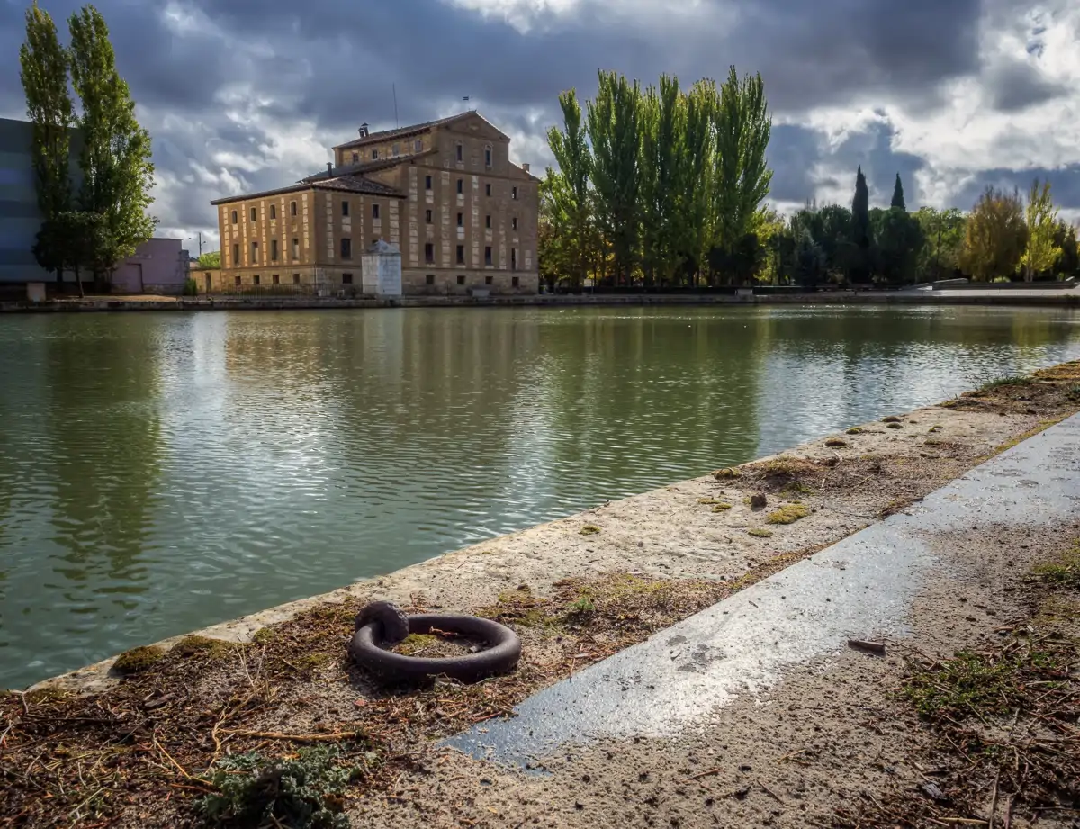 Canal de Castilla a su paso por Rioseco