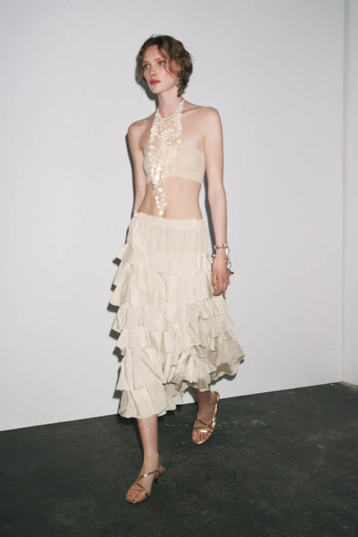 Falda midi con volantes