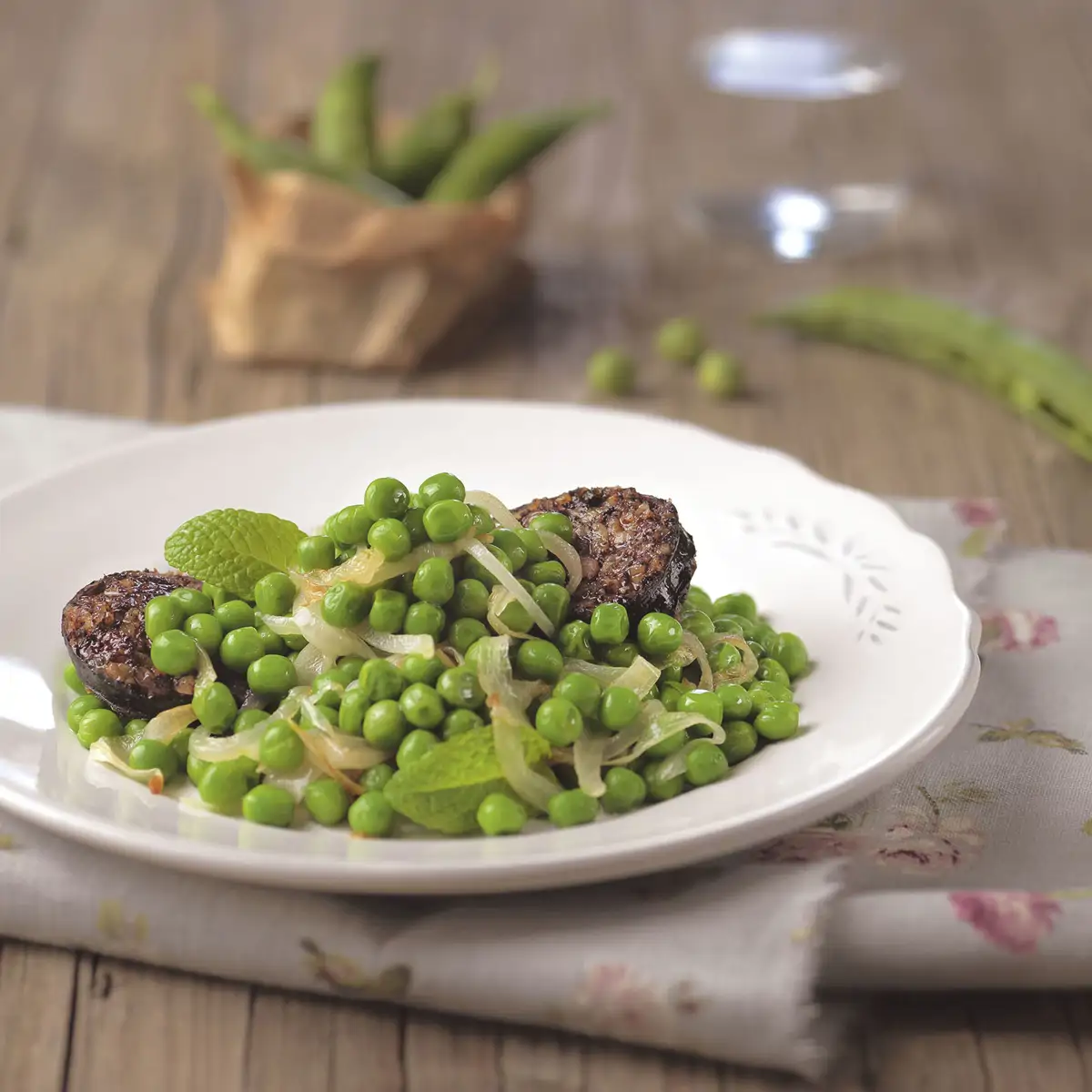 Guisantes a la cerveza con morcilla