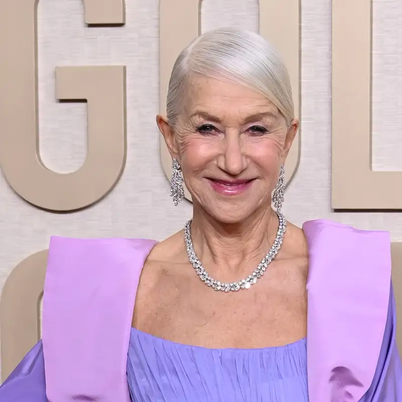 Helen Mirren, a sus 79 años, sobre sus canas: “Quizás sea más difícil aceptarlas si eres morena, pero las mujeres con el cabello blanco están espectaculares”