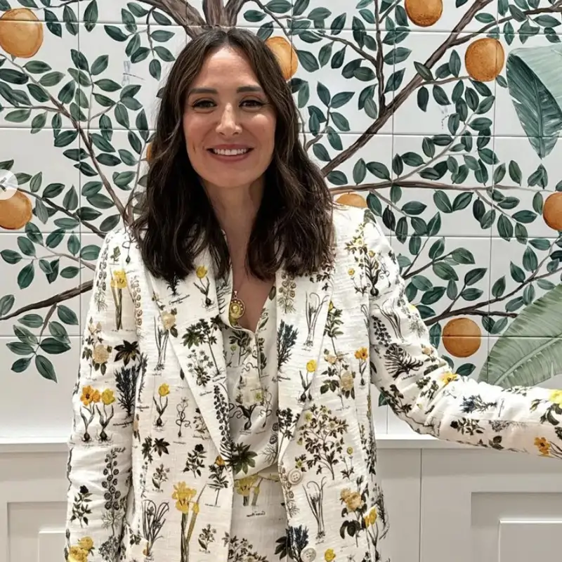 Las alpargatas estrella del verano son de Mango Kids, tienen margaritas y las que más saben de moda las combinarán con vestidos fluidos