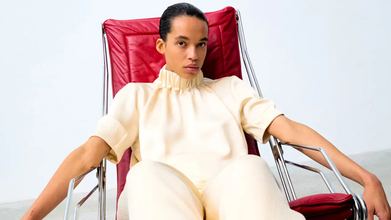 Acaban de llegar a Mango los pantalones de lino en el color tendencia del verano: elegantes, cómodos y resaltan el bronceado