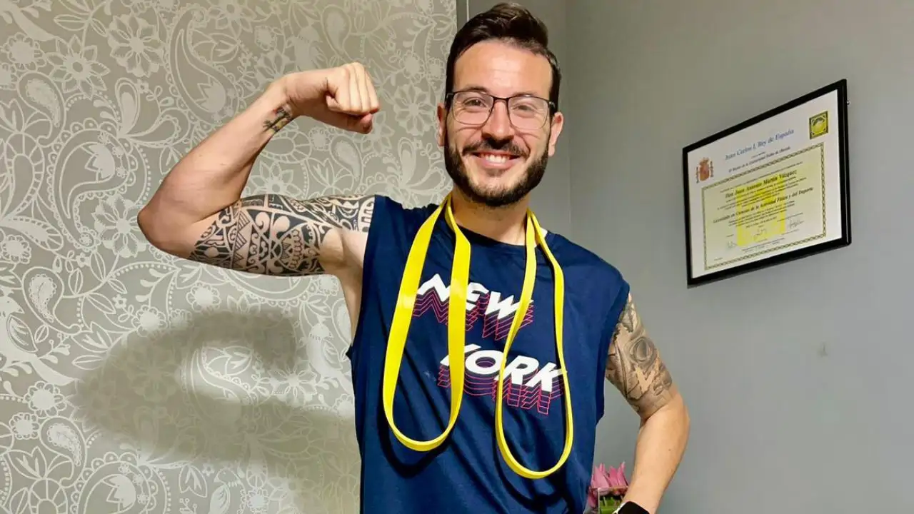 Juan Antonio Martín, entrenador experto en quitar barriga, sobre caminar para adelgazar: "Caminar a paso ligero ayuda a activar el metabolismo y a mantener tu cuerpo en marcha”