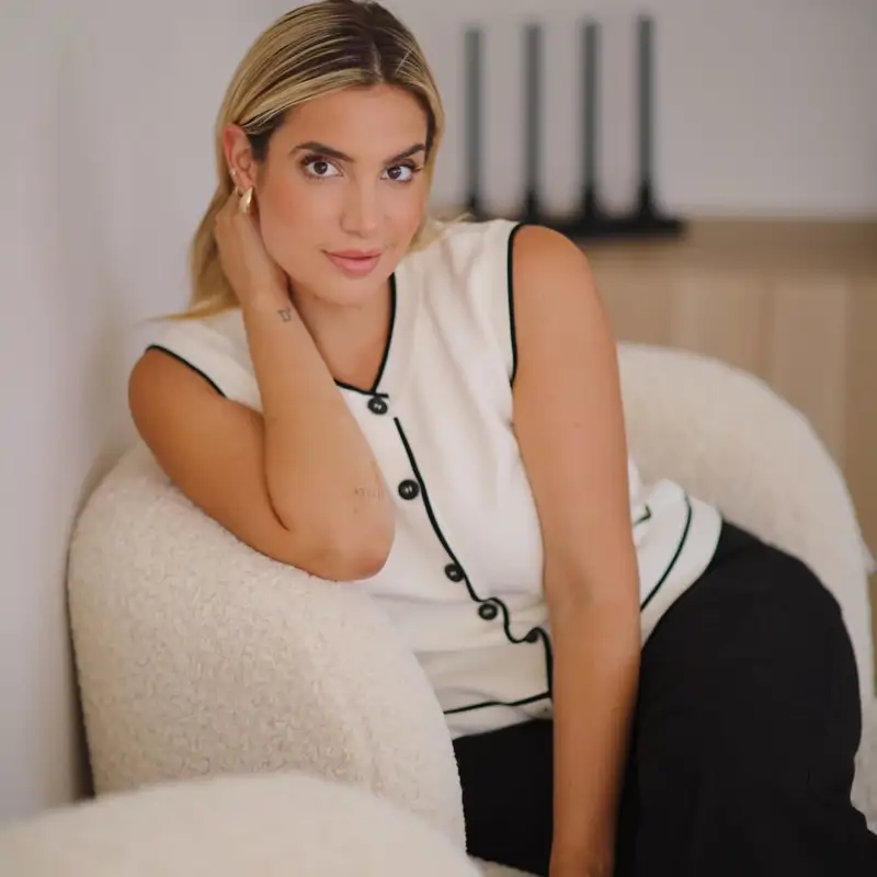 María Roberts, peluquera, sobre lavarse el pelo a diario: "No es malo, lavarlo menos de lo necesario puede provocar acumulación de sebo, caspa o incluso caída"