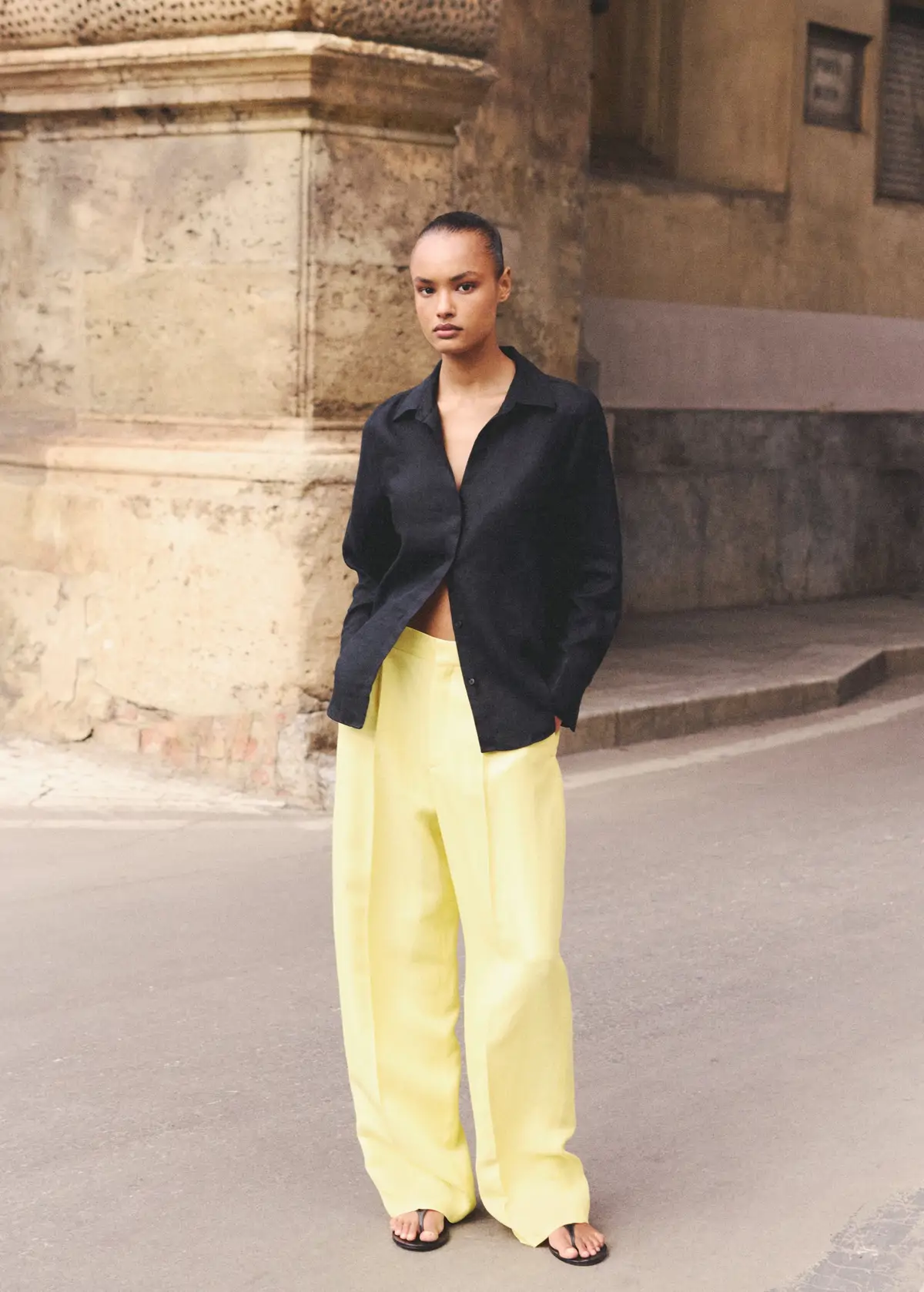Pantalón amarillo mantequilla
