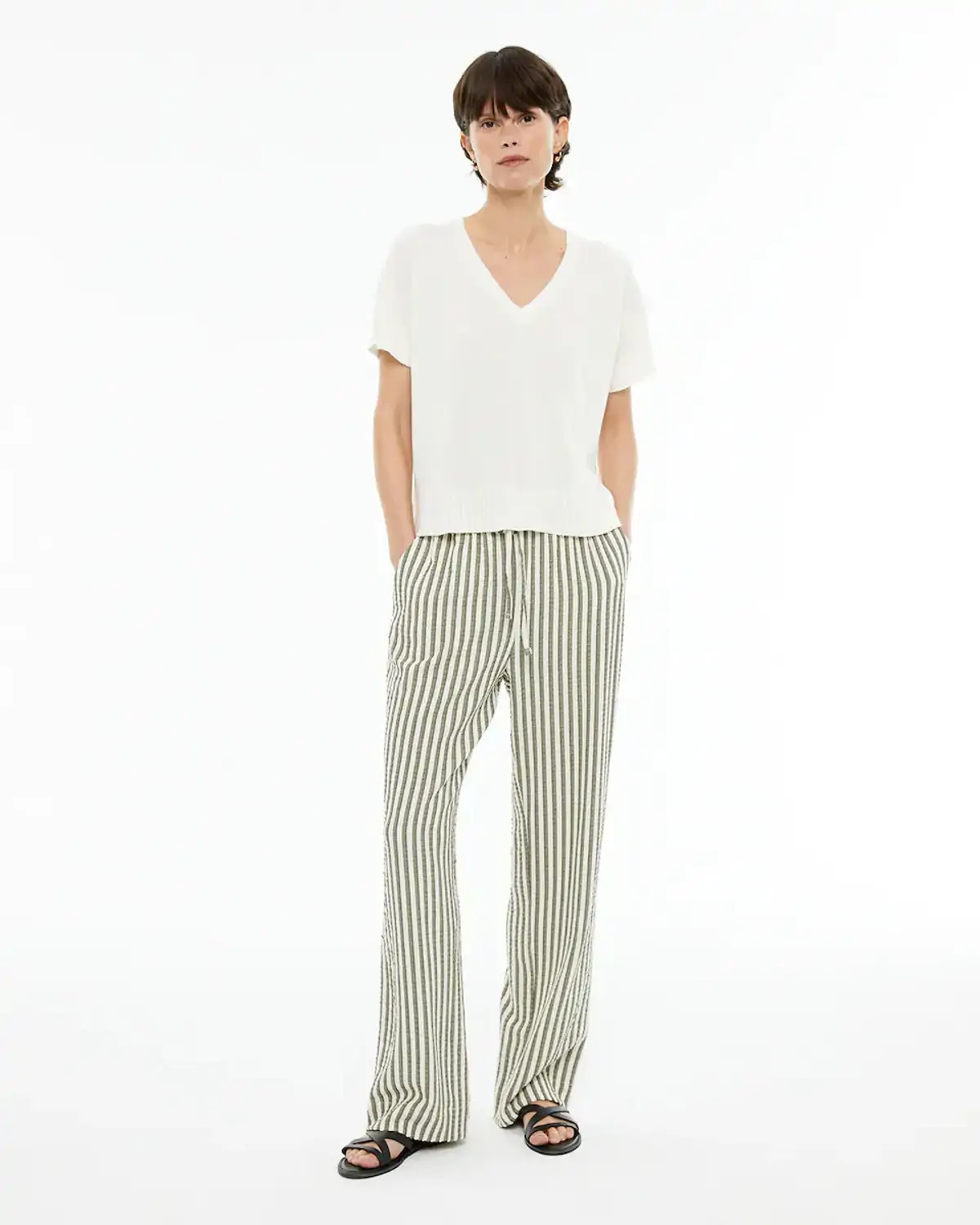 Terelu Campos pantalones blancos 60 años