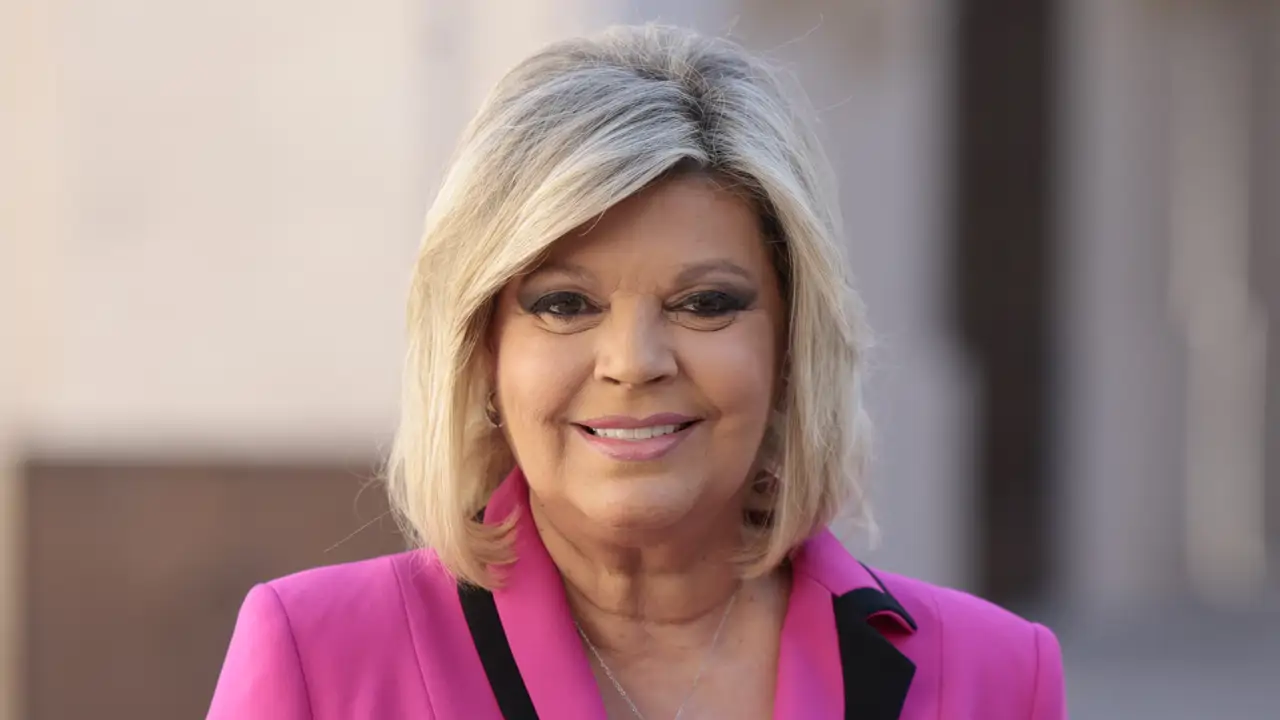 Terelu Campos pantalones blancos 60 años