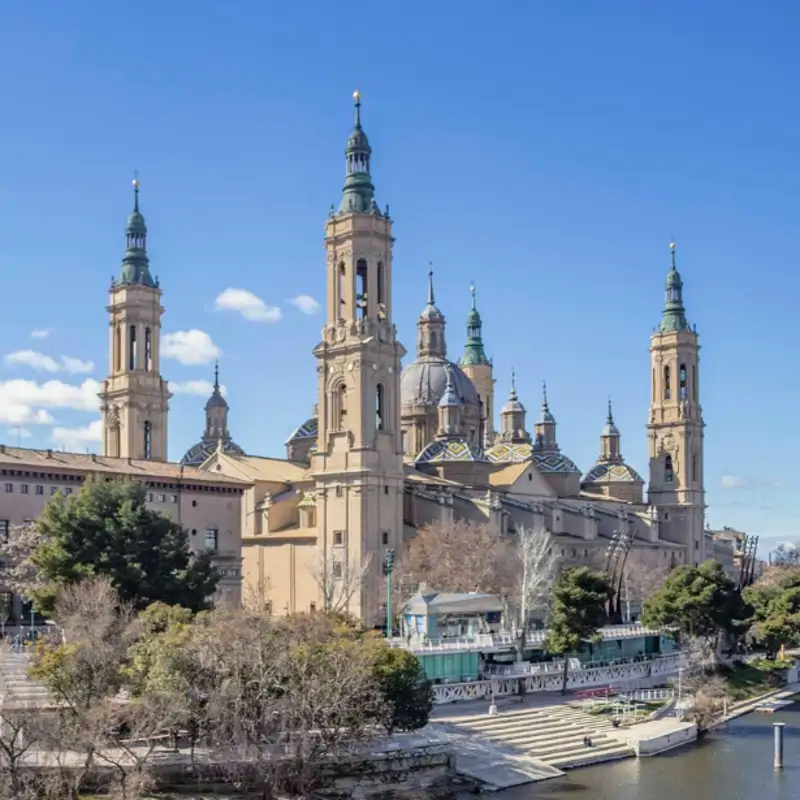 Está en Zaragoza y es considerada una auténtica joya renacentista a orillas del río Ebro
