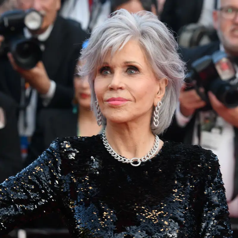 Jane Fonda (87 años) se sincera sobre las canas: "No me tiño el pelo más porque es muy caro y estoy agradecida de no hacerlo"