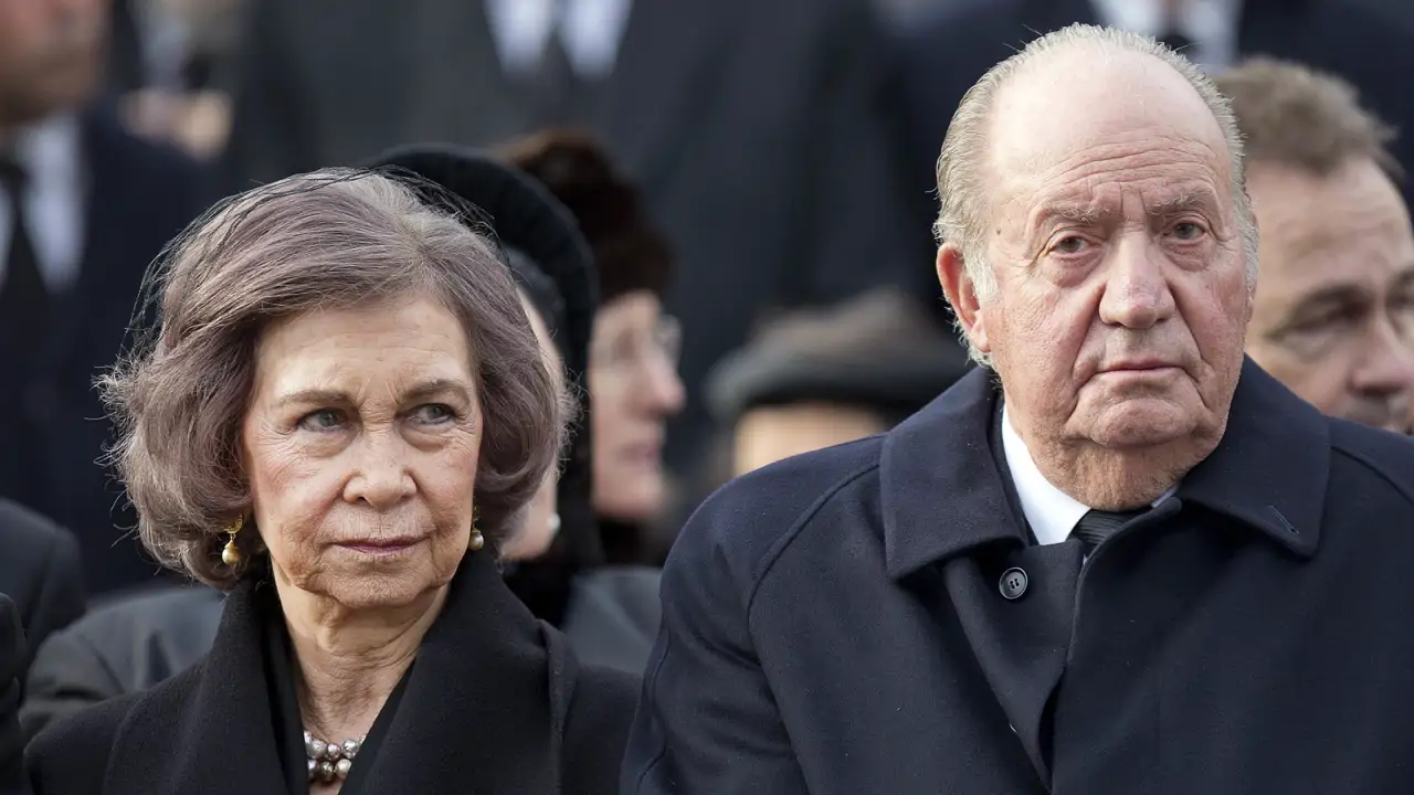 EXCLUSIVA | Pilar Eyre, experta en Casa Real, tras el plantón del rey Juan Carlos: "Sería humillante para la reina Sofía y sus hijos ver a la amante sentada como testigo"