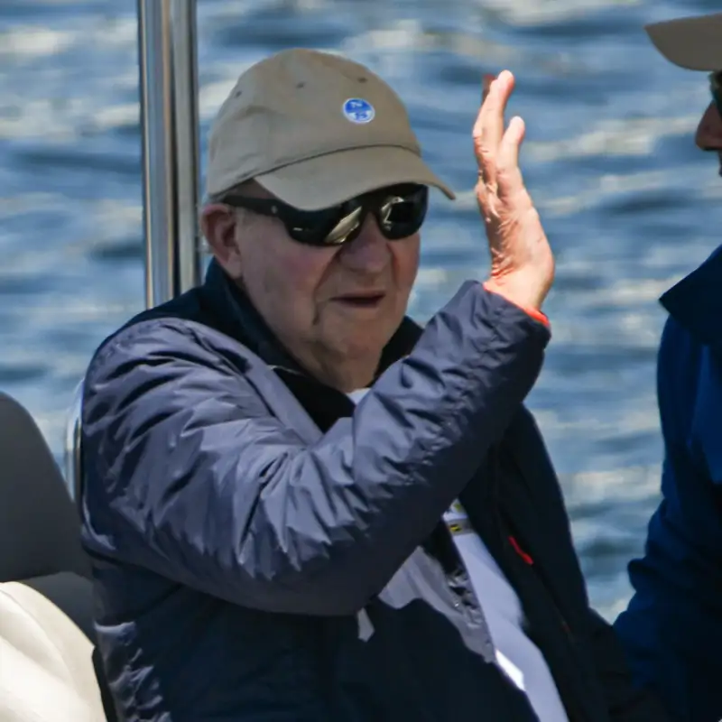 El rey Juan Carlos desafía a Miguel Ángel Revilla solo unas horas después de su plantón en el acto de conciliación