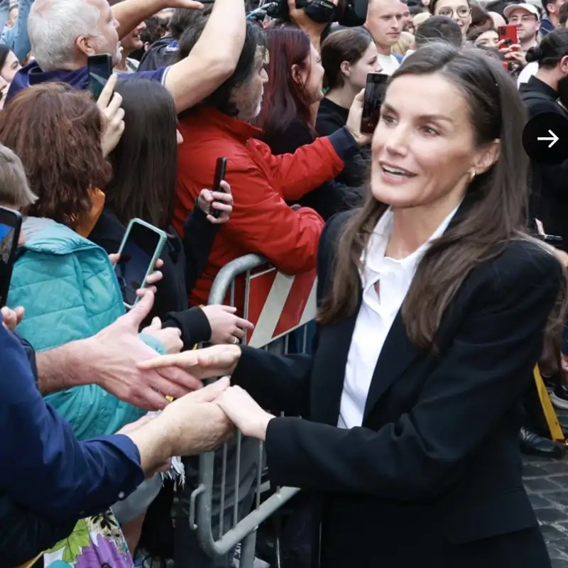 Los reyes Felipe y Letizia revolucionan Roma a horas de su encuentro con el papa León XVI en el Vaticano