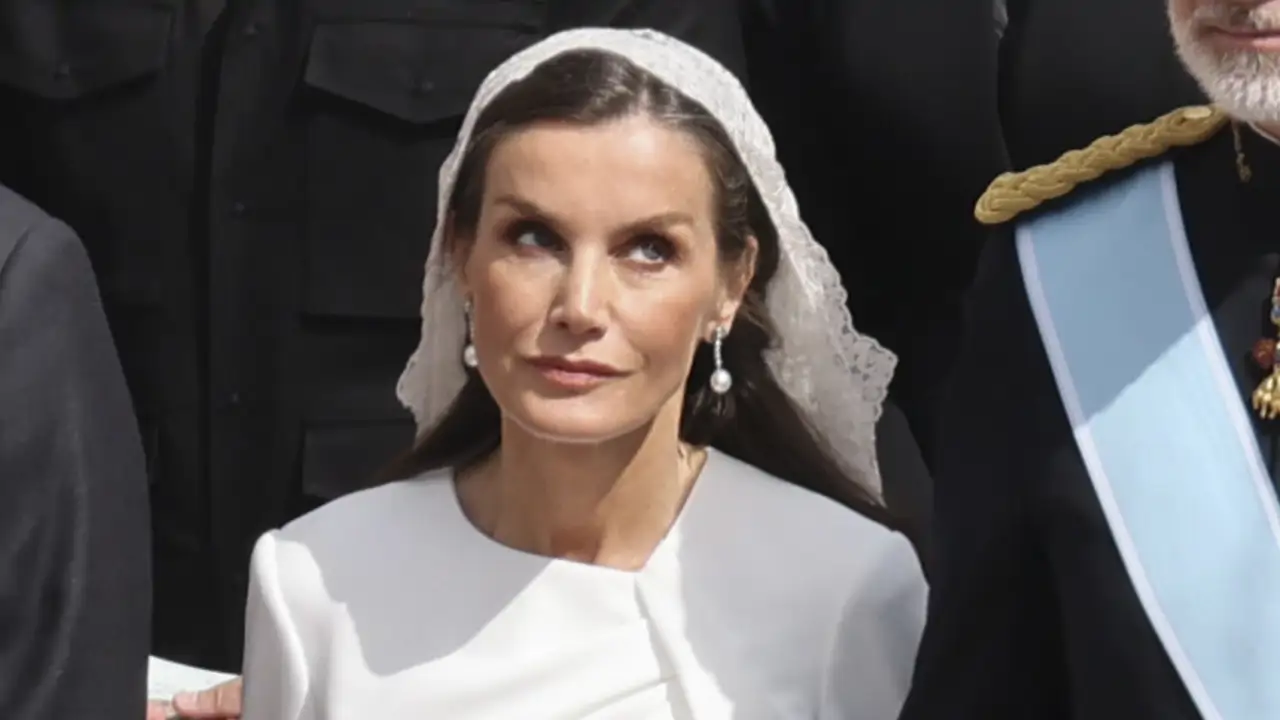 ¿Fallo de protocolo o reinterpretación? La reina Letizia, protagonista de la polémica en la misa inaugural del papa León XIV