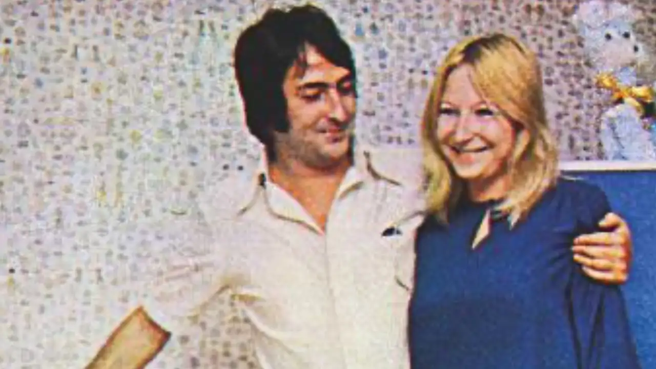 Así mostró Nino Bravo a la revista Lecturas cómo se preparaba para ser papá tras su boda secreta con María Amparo Gil: “Si el bebé es niño, se llamará Manolo, mi verdadero nombre, y si es niña, como su madre”