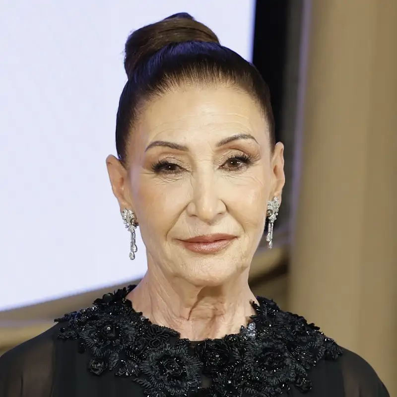 Paula Aroca, maquilladora, sobre el truco para maquillar ojos marrones de la madre de Vicky Martín Berrocal: “aporta sofisticación y un efecto rejuvenecedor”