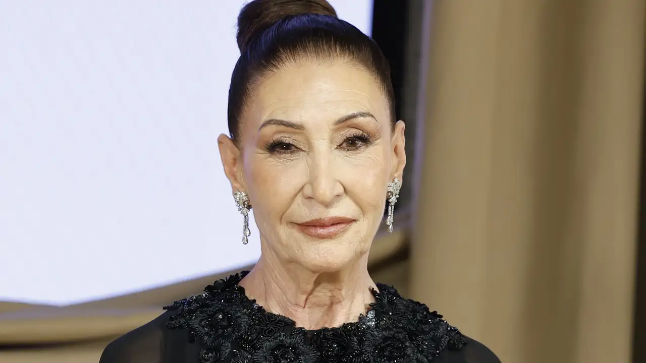 Paula Aroca, maquilladora, sobre el truco para maquillar ojos marrones de la madre de Vicky Martín Berrocal: “aporta sofisticación y un efecto rejuvenecedor”