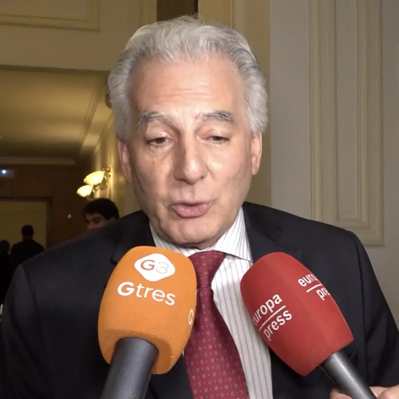 Álvaro Vargas Llosa aclara si Isabel Preysler le ha dado el pésame por la muerte de Mario Vargas Llosa