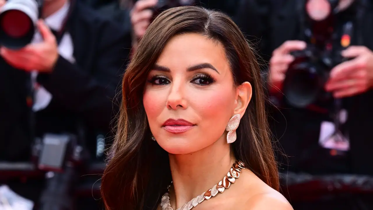 Dra. Mar Mira, médico estético, sobre la nueva cara de Eva Longoria: "parece haber incluido protocolos regenerativos para estimular la producción de colágeno y elastina” 