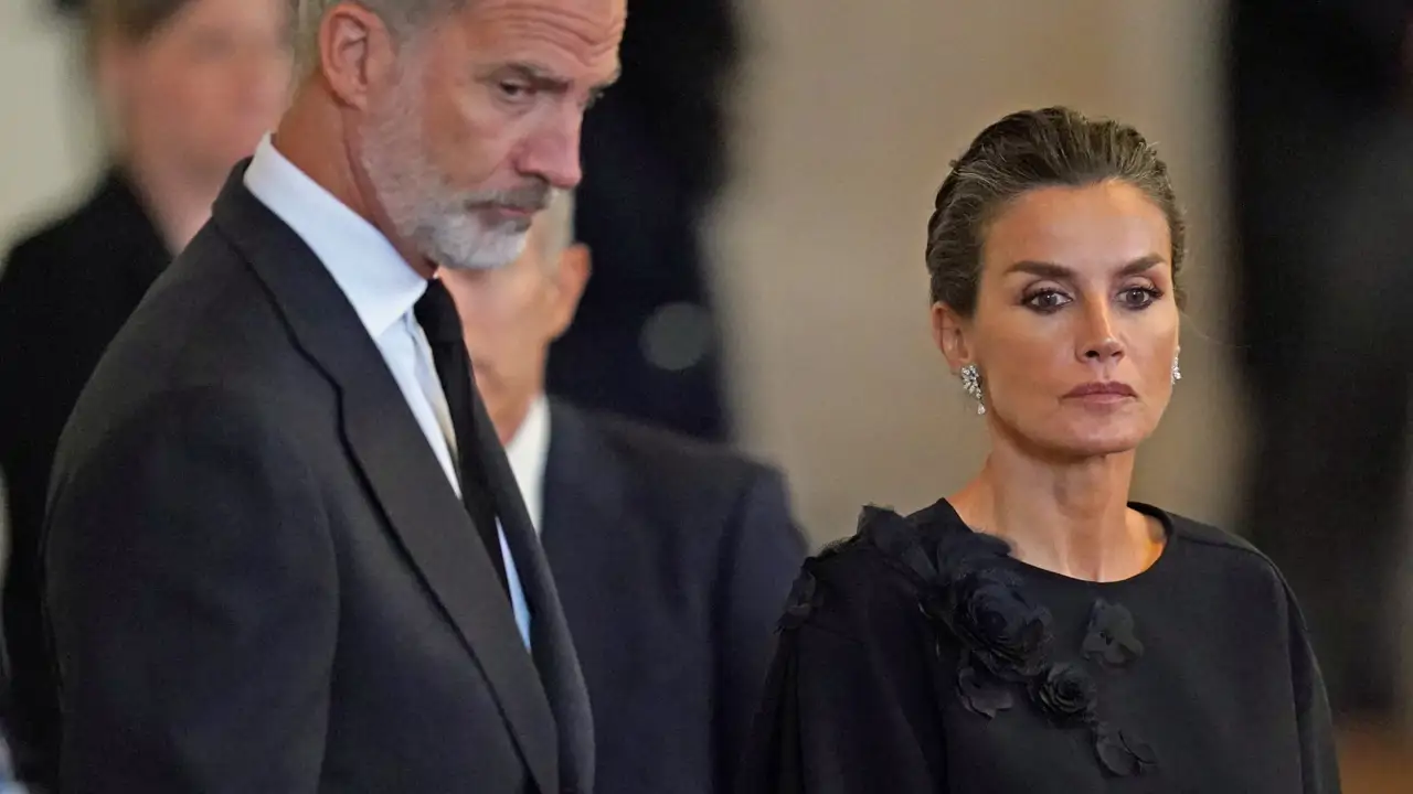 Los reyes Felipe y Letizia, de luto: la repentina muerte que ha empañado su feliz aniversario de boda