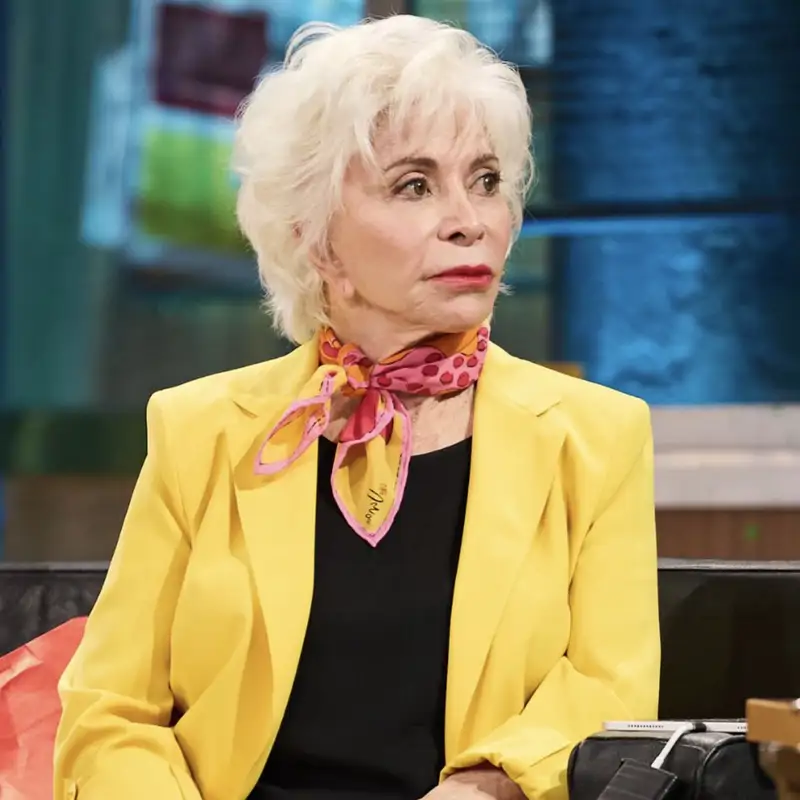 Isabel Allende deja atónito a David Broncano con sus inesperadas respuestas a las preguntas clásicas de ‘La Revuelta’