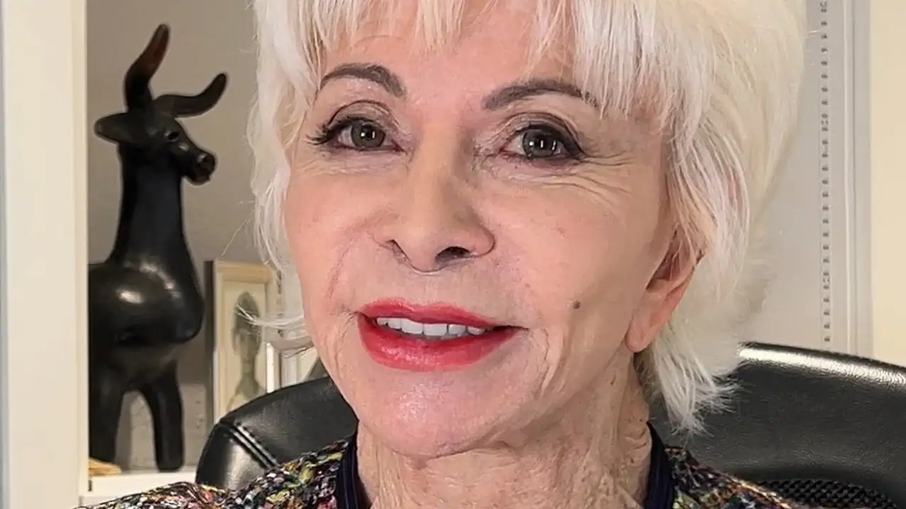Isabel Allende (82 años) sobre las canas y cumplir años: “No se trata de buscar el ‘antienvejecimiento’, sino de envejecer con dignidad y belleza”