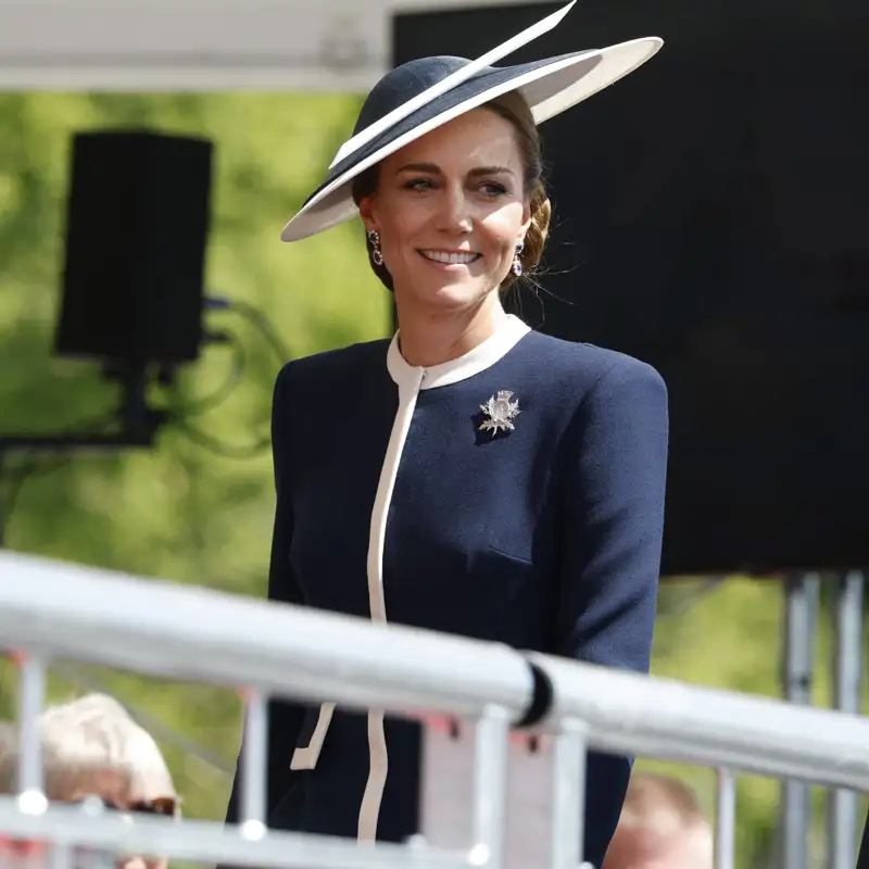 Kate Middleton, impecable con el outfit marinero que es inspiración para las madres de Comunión: vestido que estiliza, tocado espectacular y guiño a Lady Di