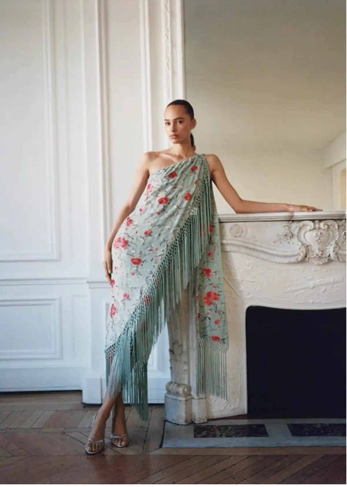 Vestido tipo mantón.