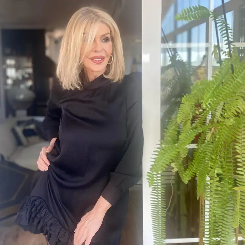 Entramos por primera vez en el nuevo chalet de Bibiana Fernández a las afueras de Madrid: de estilo ecléctico y con su sello personal en cada rincón