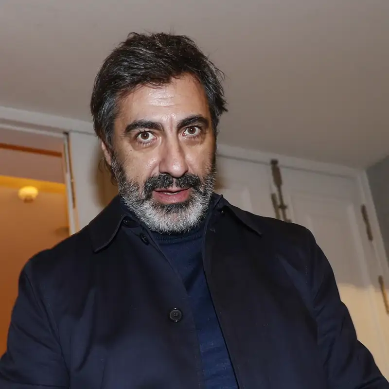 Así es el jardín donde Juan del Val y Nuria Roca se relajan en casa: un acogedor rincón con mucho verde, toques boho y a todo color