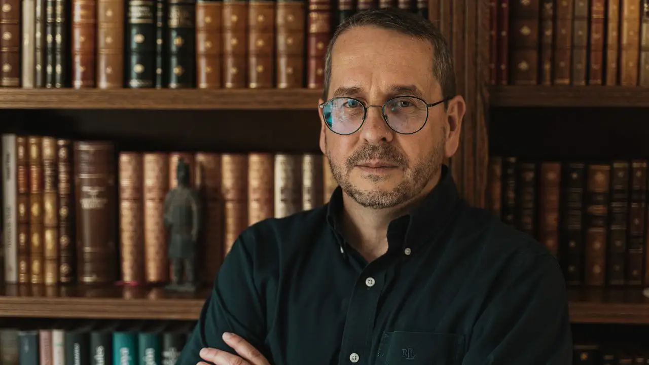 Rafael Narbona, profesor de Filosofía, sobre los estoicos: “La misión material es como un pacto con el demonio, todo te parece insuficiente" 