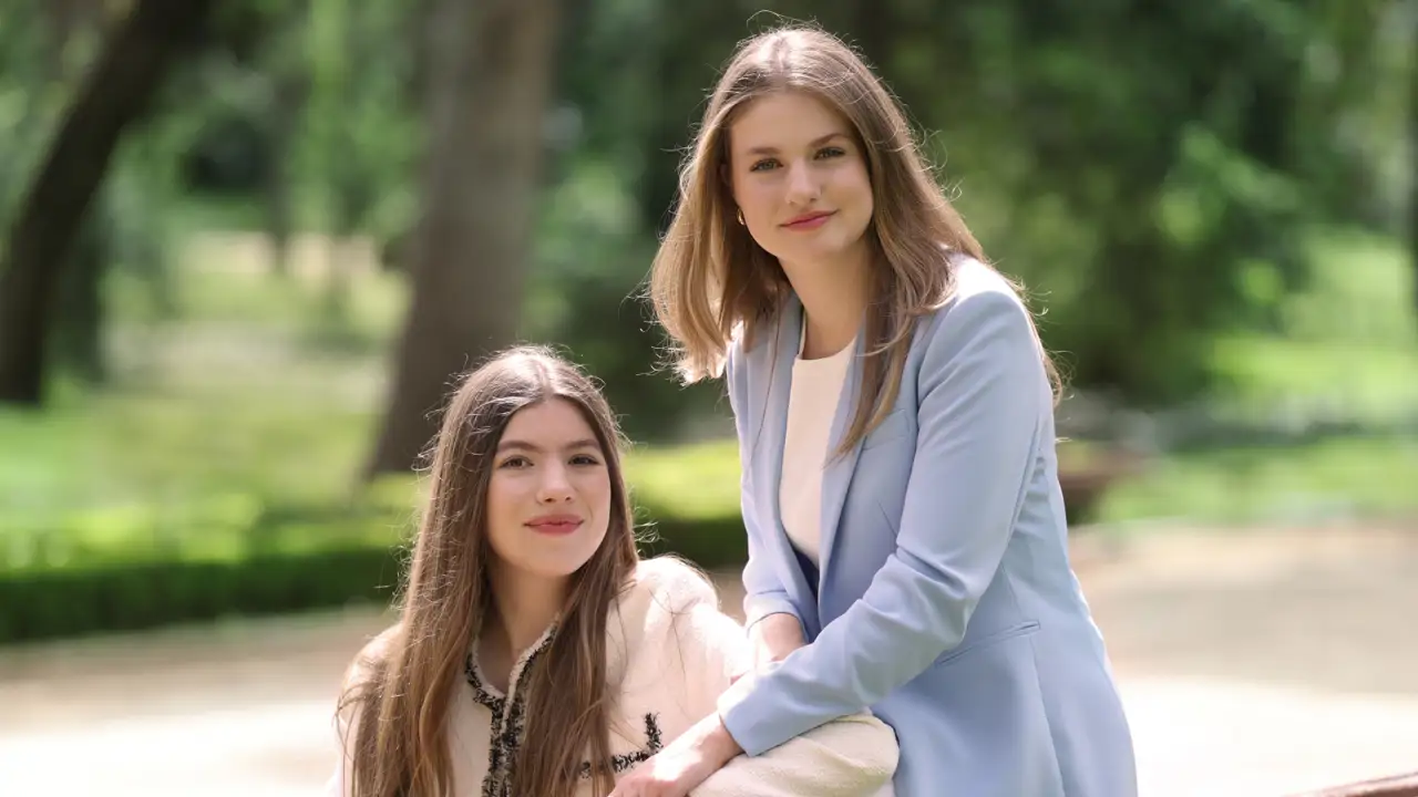 La princesa Leonor y la infanta Sofía, más unidas que nunca: imágenes jamás vistas de su infancia y sus planes tras la graduación