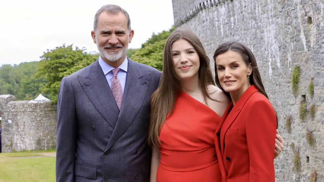 De la entrañable imagen de los reyes Felipe y Letizia como padres a las sonadas ausencias: las anécdotas de la graduación de la infanta Sofía
