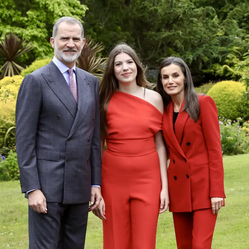 Un experto en moda sobre la coincidencia de la reina Letizia y la infanta Sofía en su graduación: "Un mensaje muy importante"