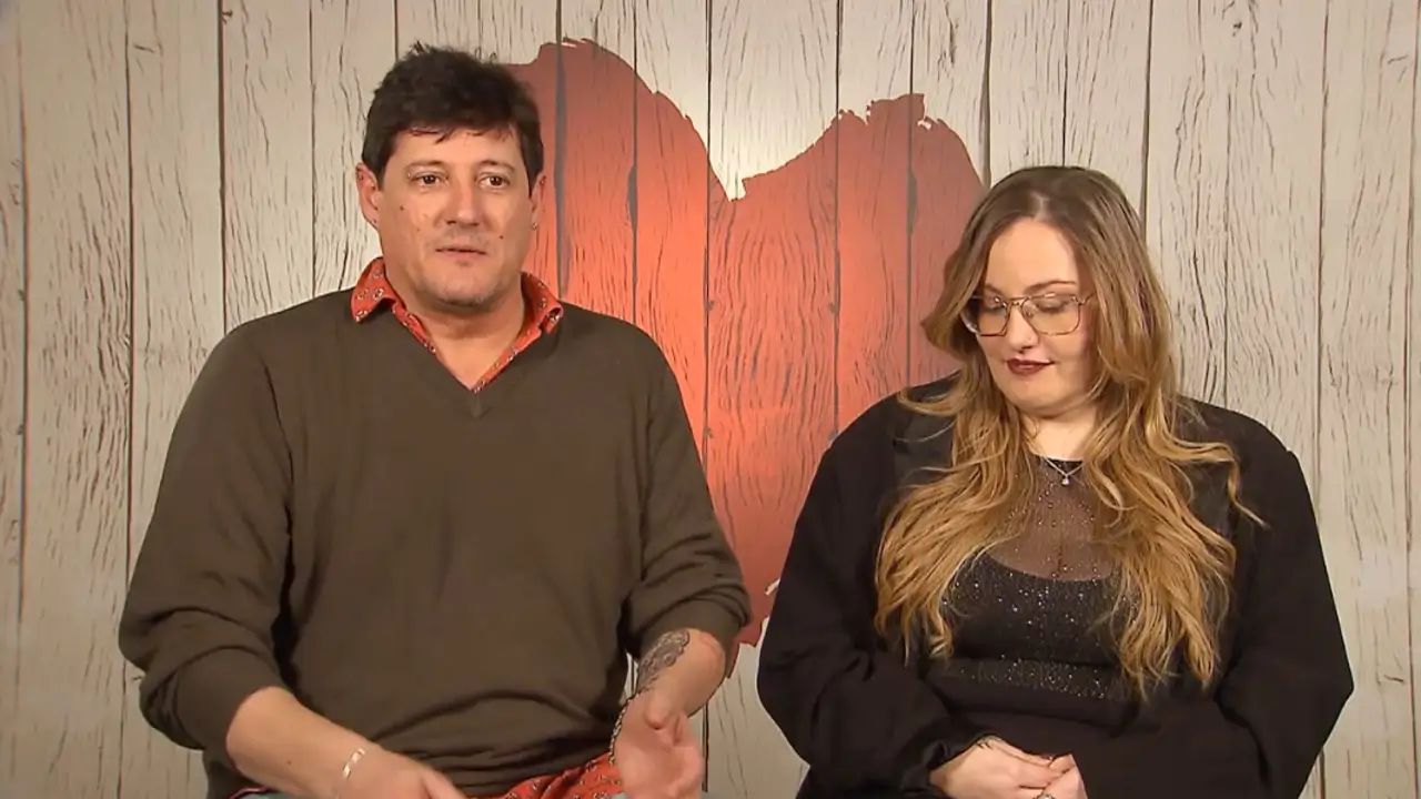 Alba deja sin palabras a su cita en ‘First Dates’ con una escatológica anécdota: "Llegamos a mi portal y en el ascensor…"