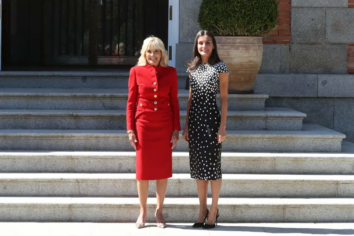 La Reina Letizia con diseño de José Hidalgo en la recepción a Jill Biden en 2022.