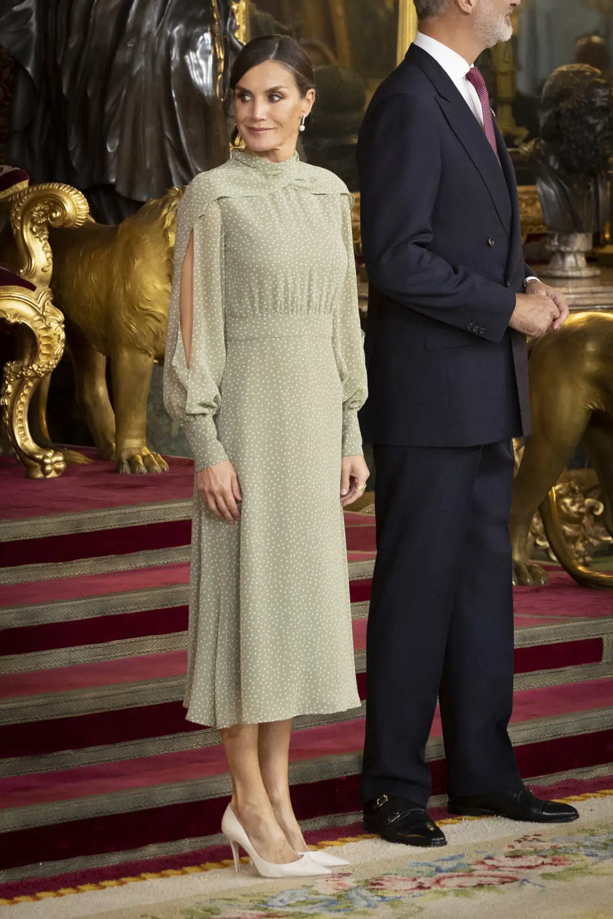 La Reina Letizia con un diseño de la firma Vogana.