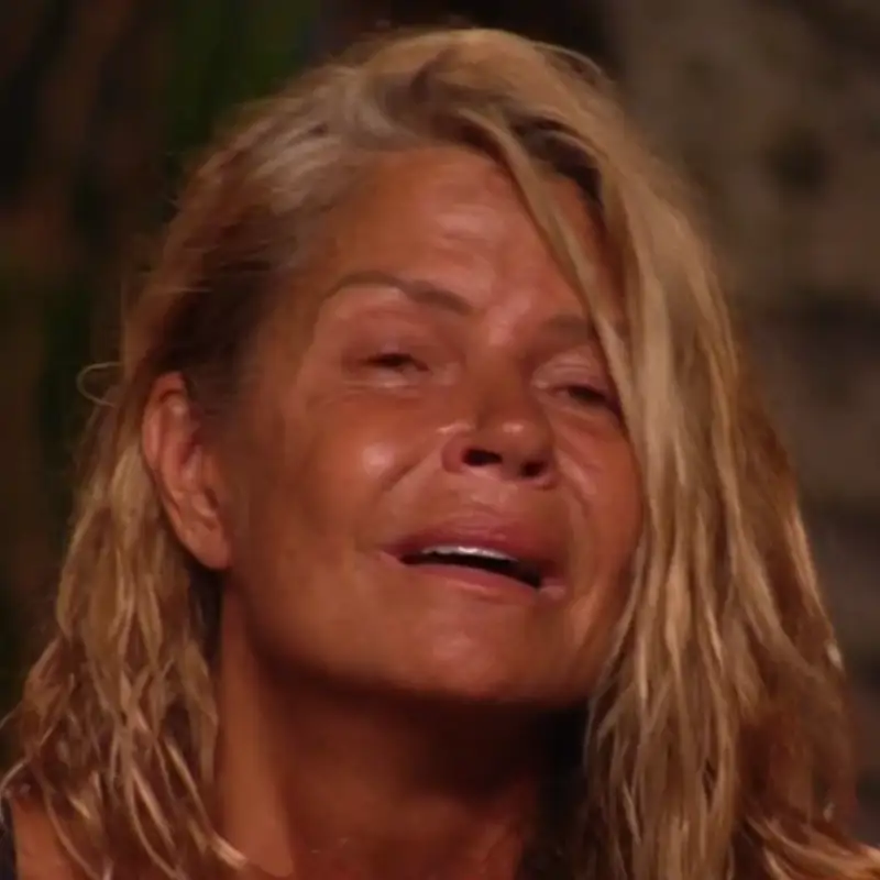 Makoke obliga a Carlos Sobera a frenar el directo de ‘Supervivientes 2025’ al romper a llorar desconsoladamente: “Duele aquí”
